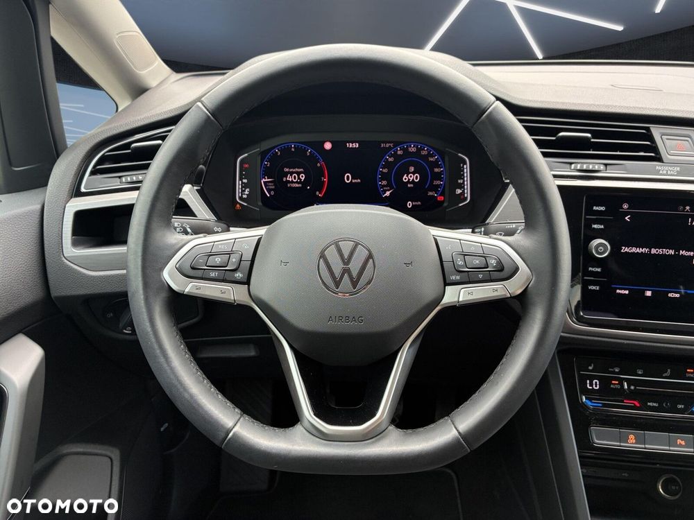 Volkswagen Touran - 15