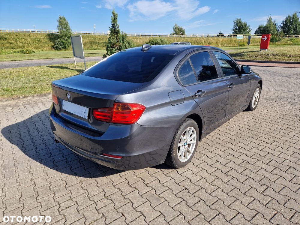 BMW Seria 3 318d Sport Line - 18