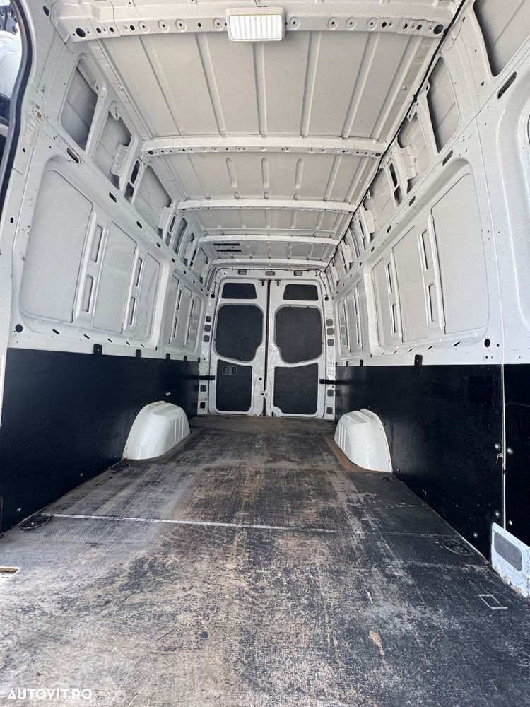 Mercedes-Benz Sprinter - 28