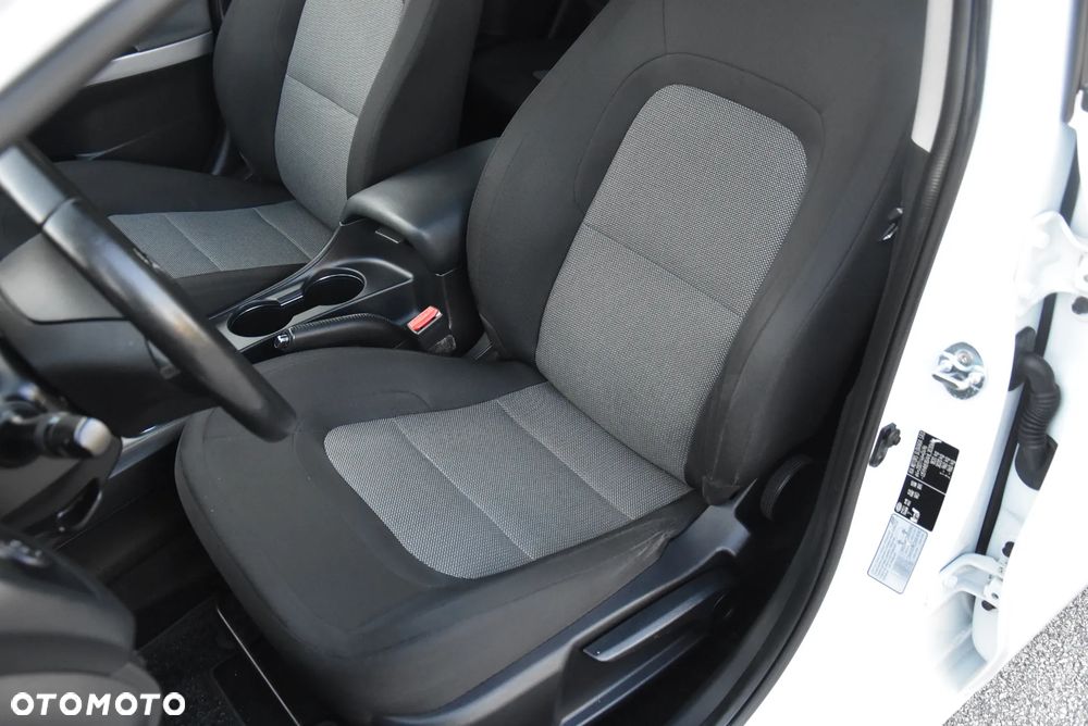 Kia Ceed 1.4 CVVT Dream-Team Edition - 27