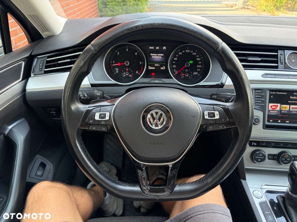 Volkswagen Passat Variant 2.0 TDI SCR DSG BlueMotion Comfortline - 13