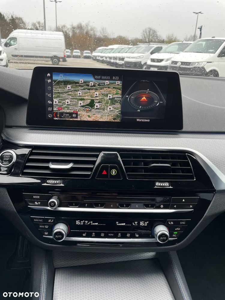 BMW Seria 5 520d xDrive - 9
