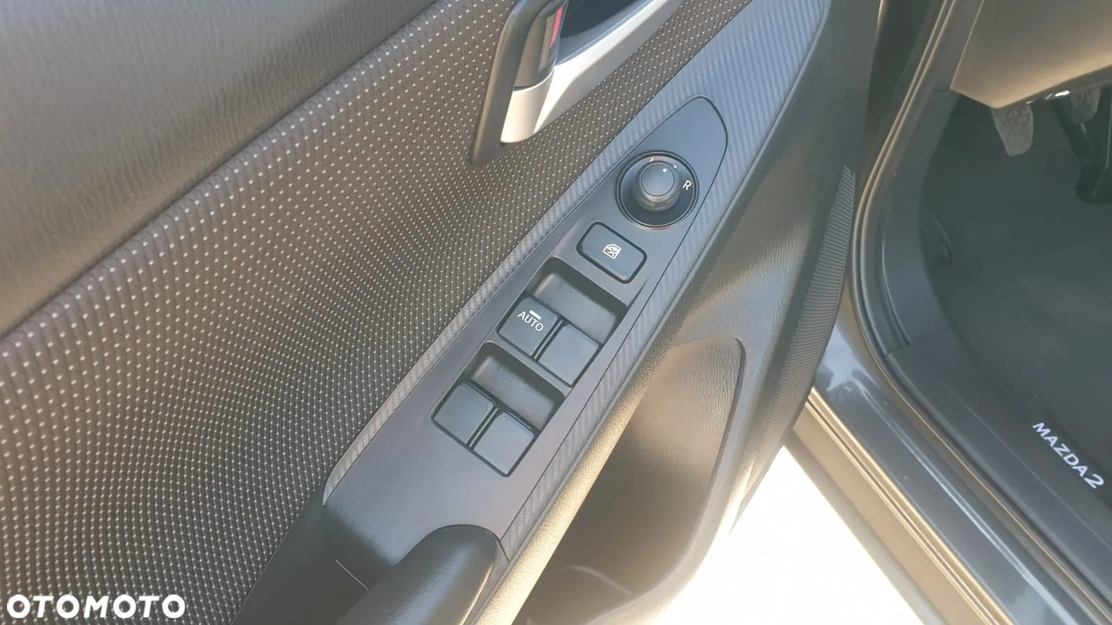 Mazda 2 e-SKYACTIV G 90 M HYBRID Center-Line - 14