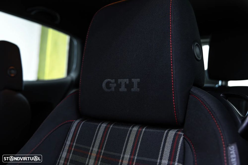 VW Golf 2.0 GTI - 32
