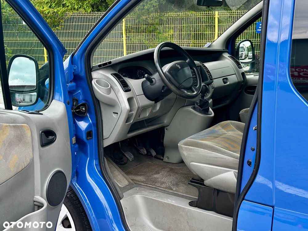 Renault Trafic Passenger - 11