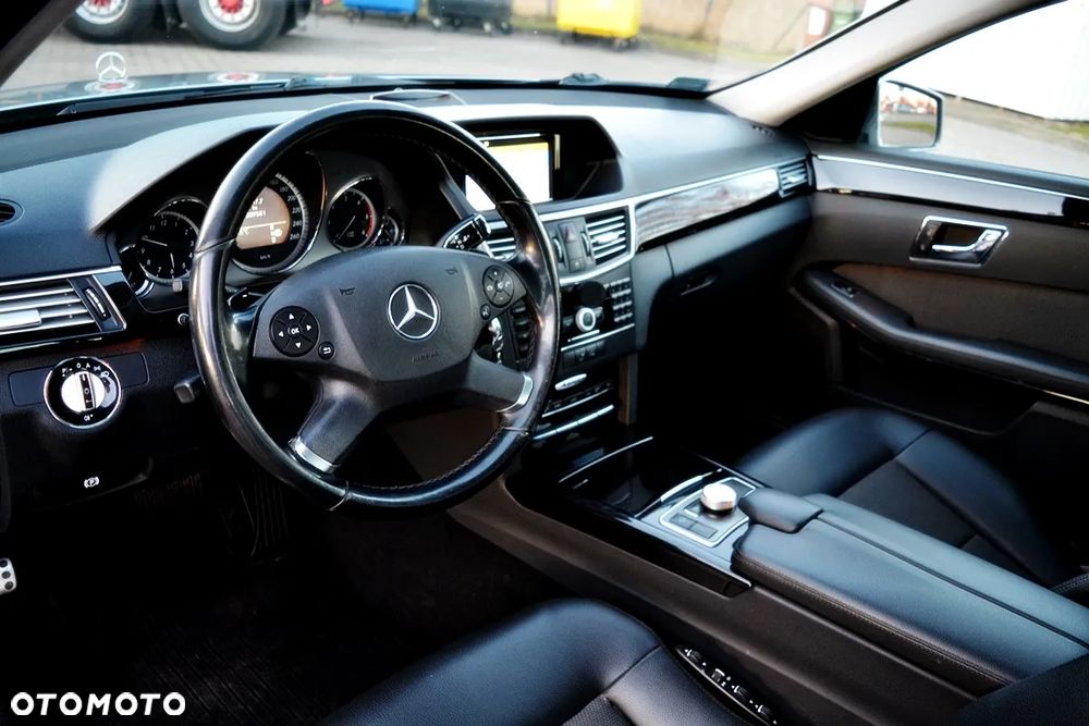 Mercedes-Benz Klasa E 350 CDI DPF 4Matic BlueEFFICIENCY 7G-TRONIC Avantgarde - 29