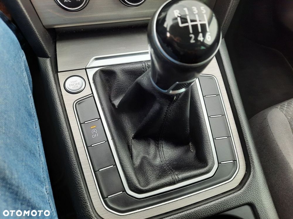 Volkswagen Passat - 35