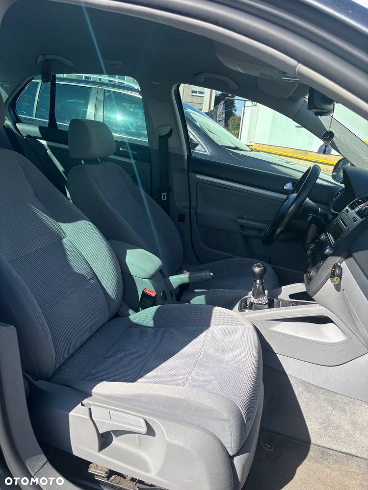 Volkswagen Jetta 2.0 FSI Sportline - 9