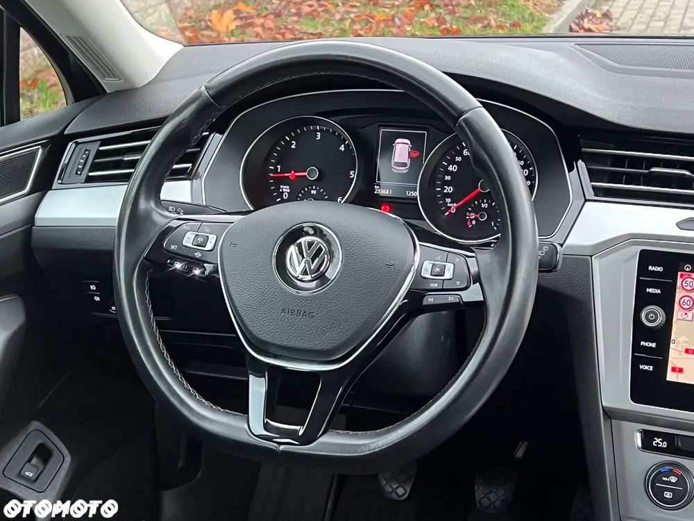 Volkswagen Passat 2.0 TDI BMT Comfortline - 23