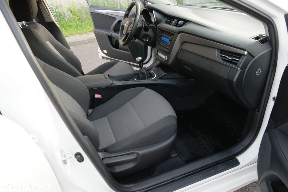 Toyota Avensis 1.8 Active - 24