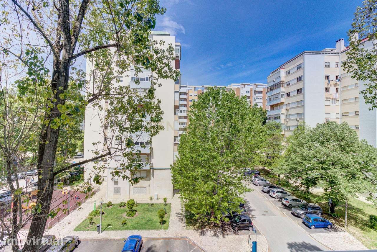 Apartamento T2 na prestigiada Estrada de Benfica, em frente ao Centro - Grande imagem: 5/20