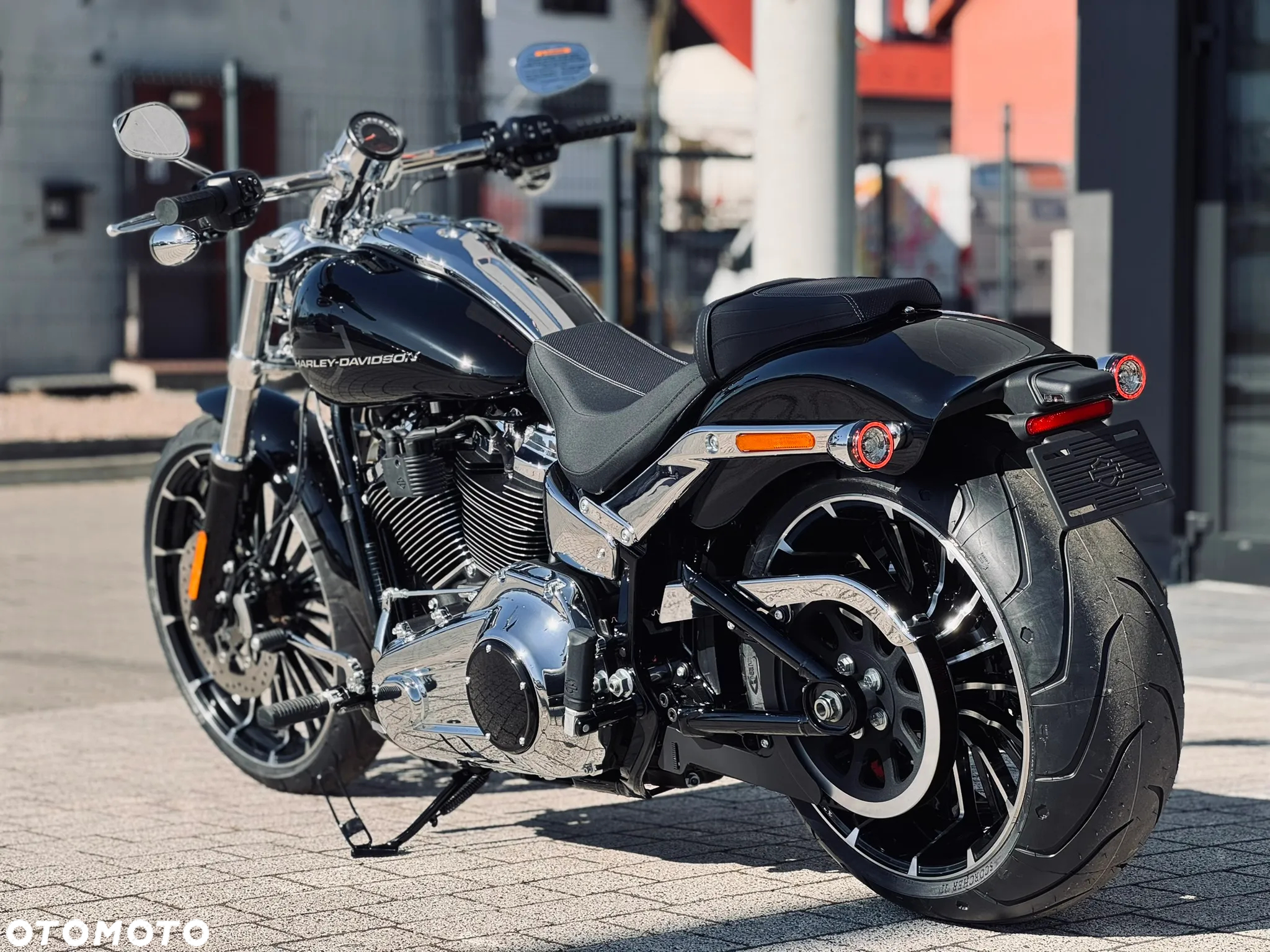 Harley-Davidson Softail Breakout - 16