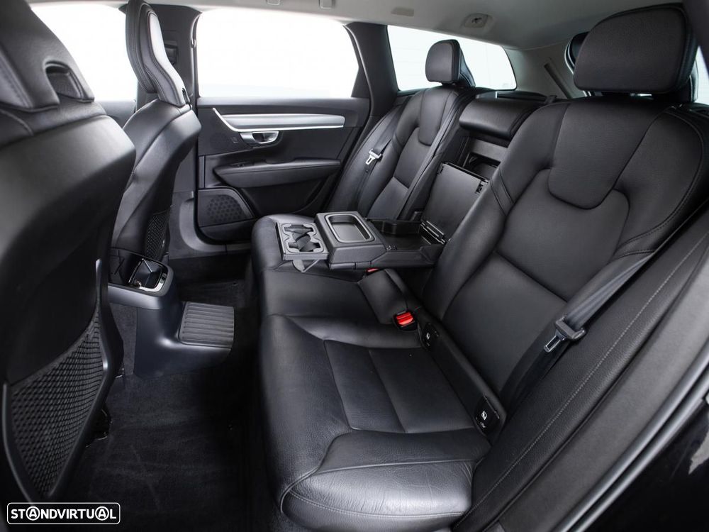 Volvo V90 2.0 T8 Momentum AWD Geartronic - 11