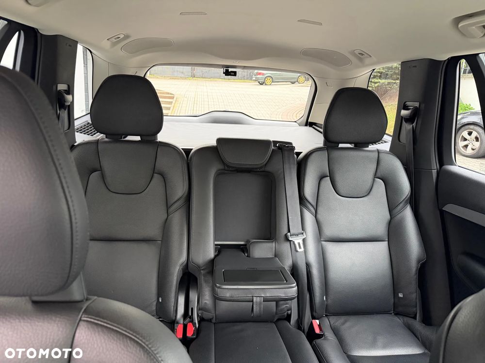 Volvo XC 90 D5 AWD Geartronic RDesign - 26