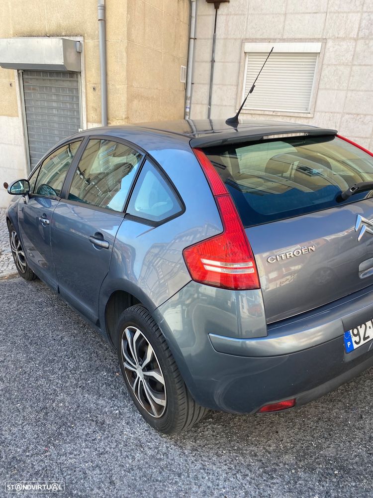 Citroën C4 1.6 16V Confort - 2