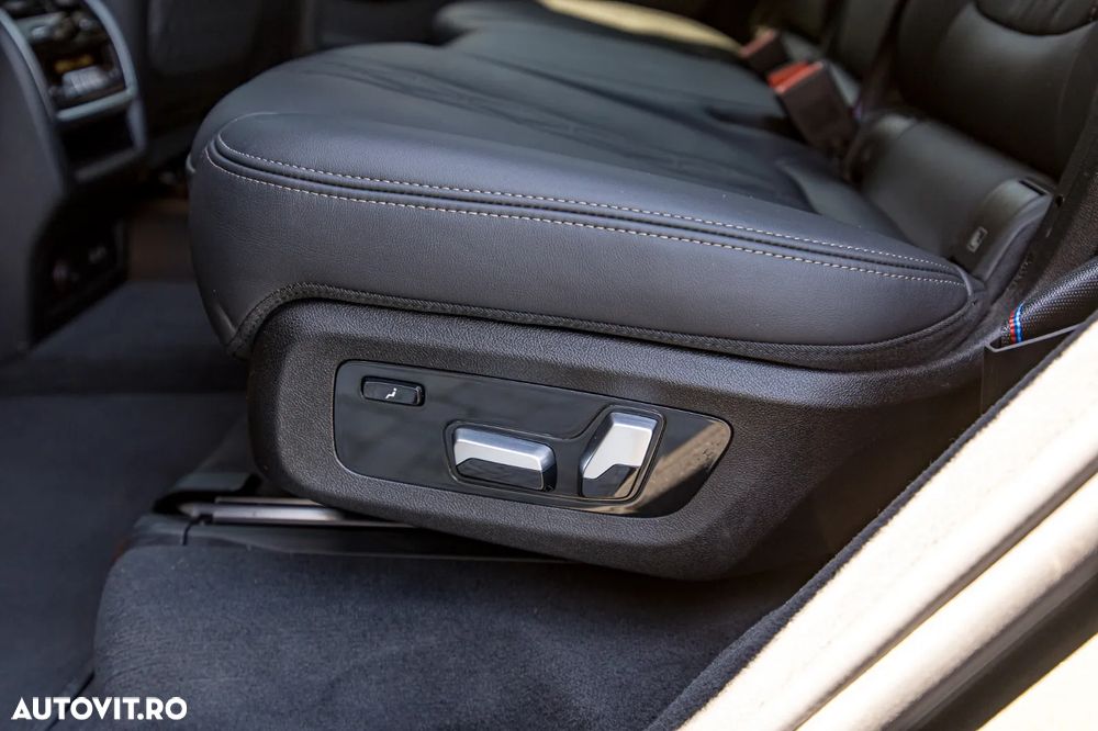 BMW X7 M60i xDrive AT MHEV - 32