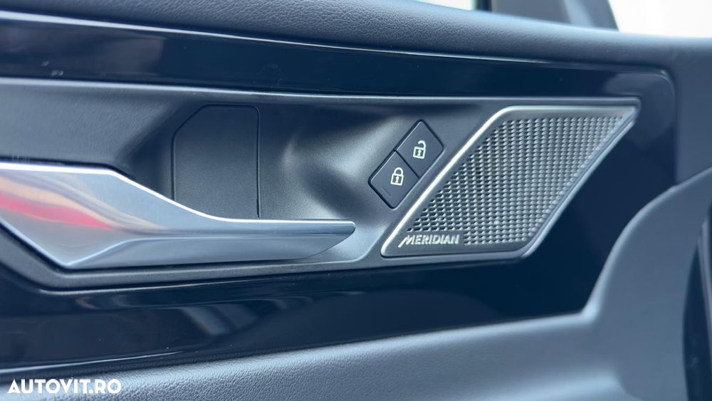 Jaguar XE P300 AWD R-Dynamic HSE - 9