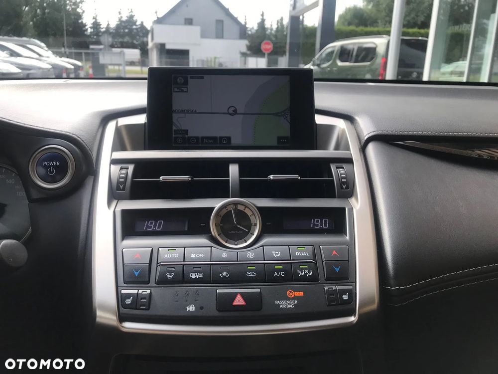 Lexus NX 300h Elite AWD - 24