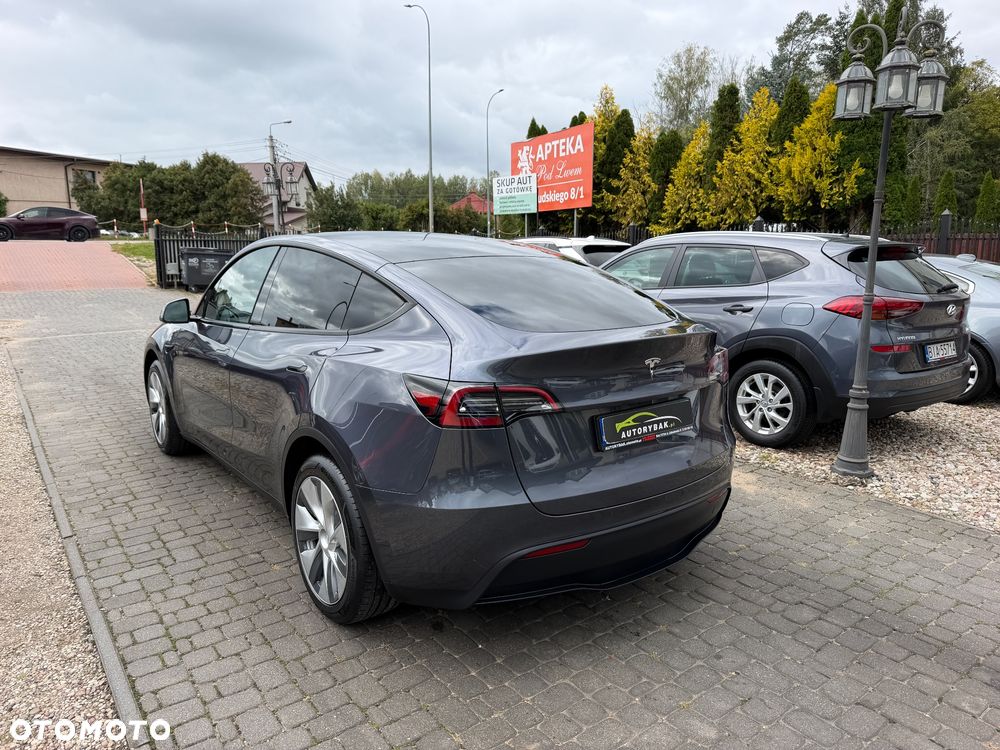 Tesla Model Y RWD - 36