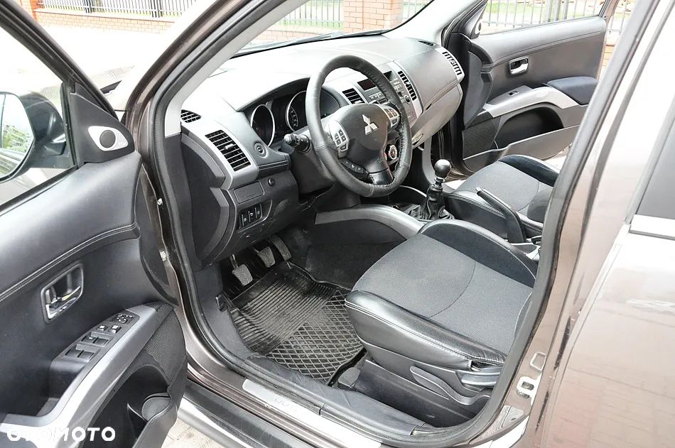 Mitsubishi Outlander - 28