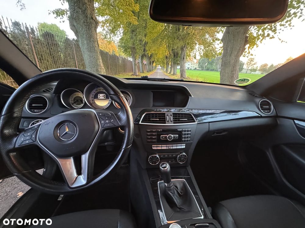 Mercedes-Benz Klasa C 180 BlueEFFICIENCY - 32