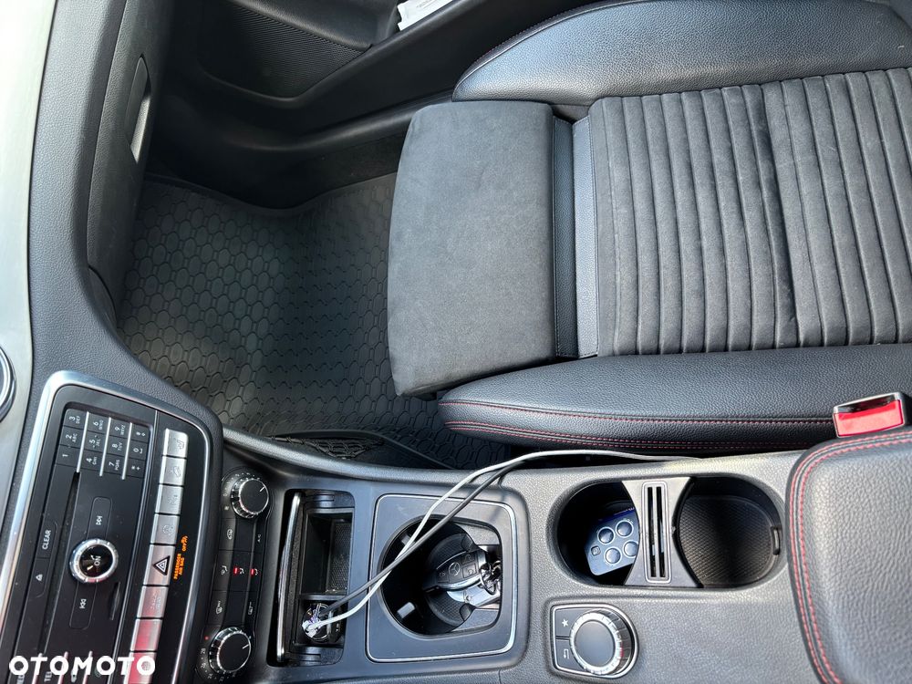 Mercedes-Benz GLA 250 4Matic 7G-DCT AMG Line - 36