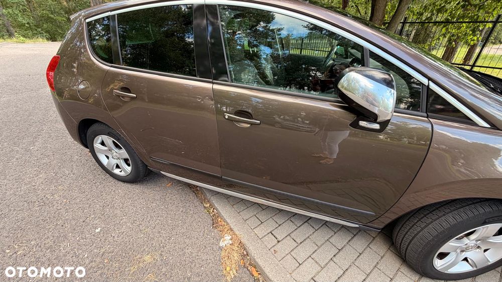 Peugeot 3008 Hybrid4 - 4
