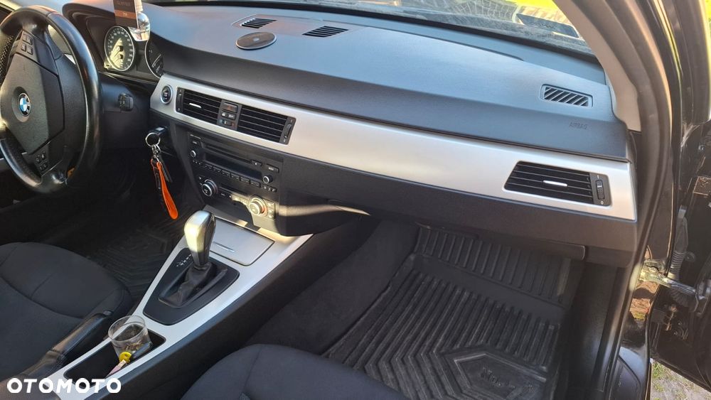 BMW Seria 3 318d - 14