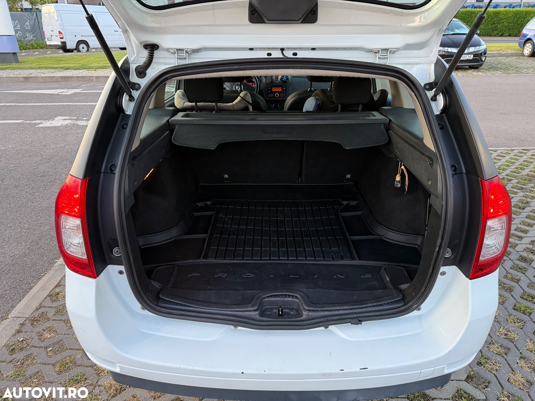 Dacia Logan MCV 1.2 Ambiance - 9