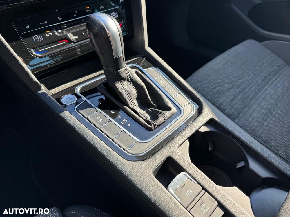 Volkswagen Passat - 13