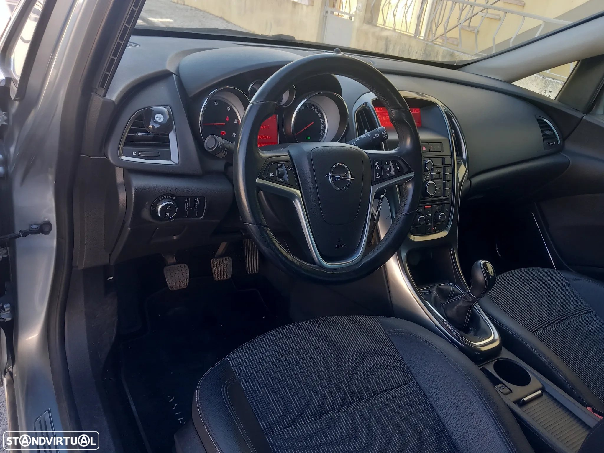 Opel Astra 1.7 CDTi Cosmo - 19
