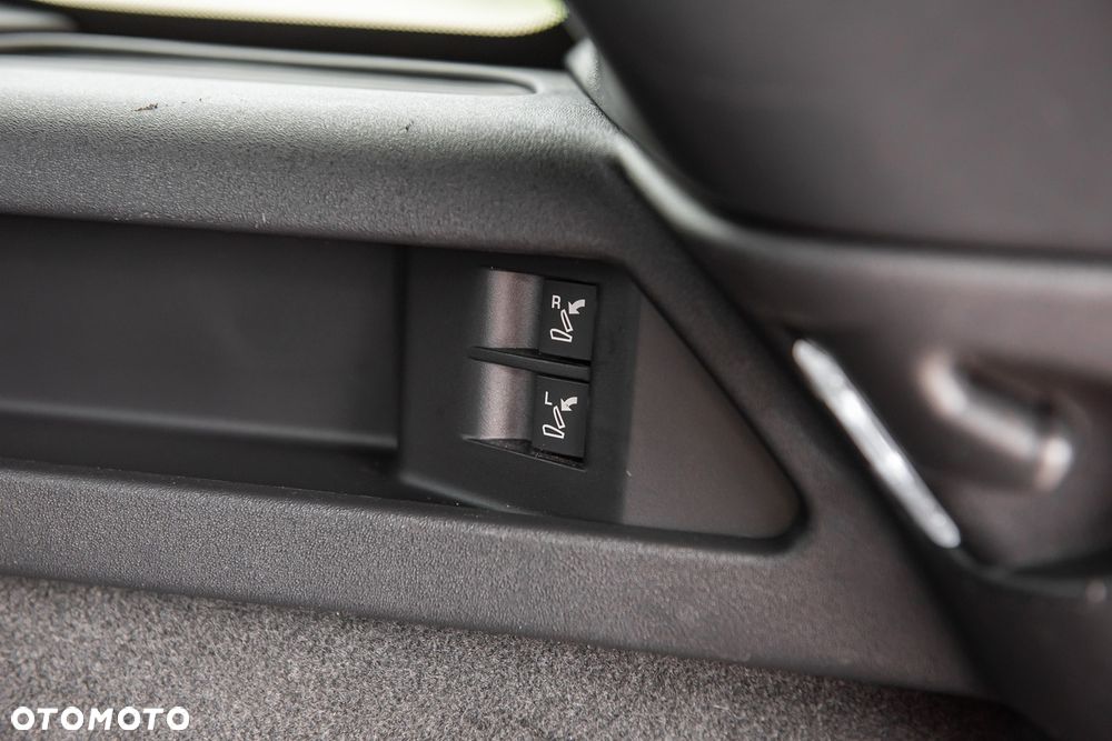 Land Rover Discovery Sport - 31