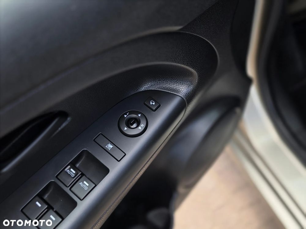 Kia Venga - 16