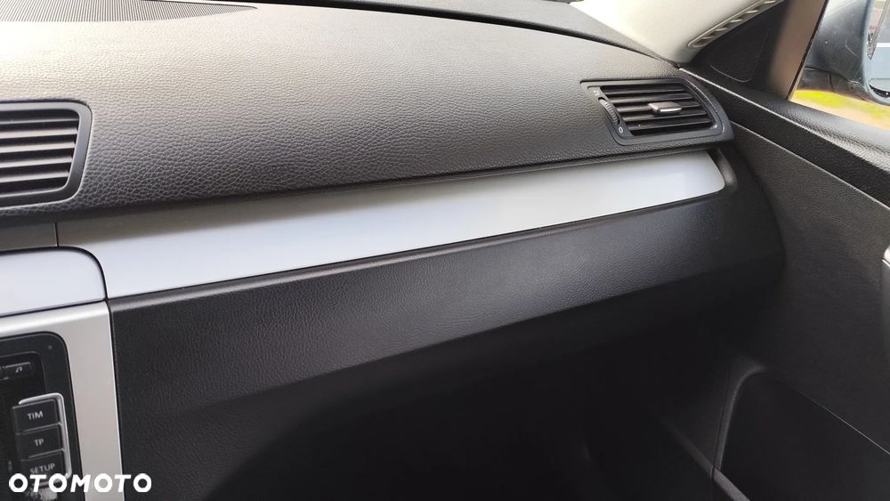 Volkswagen Passat 2.0 TDI Comfortline - 14