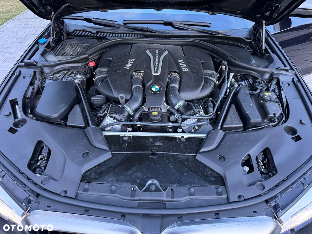 BMW Seria 5 M550i xDrive - 21
