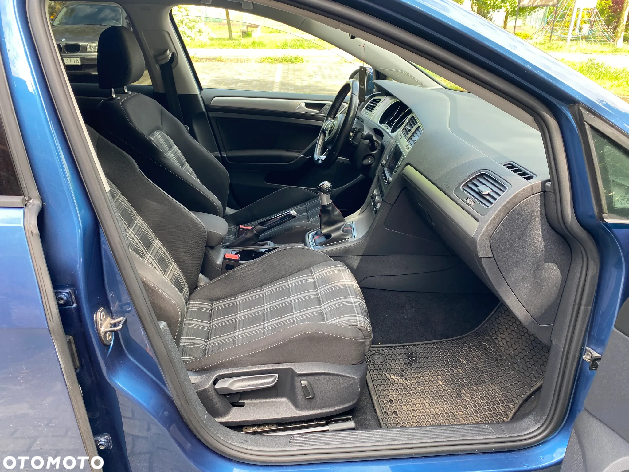 Volkswagen Golf - 5