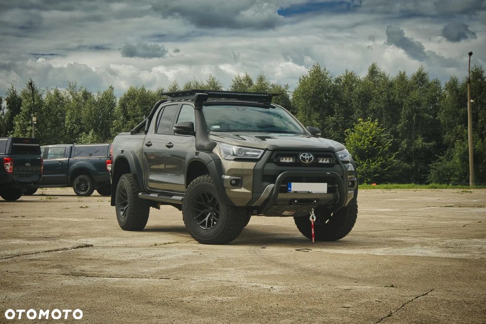 Toyota Hilux - 1