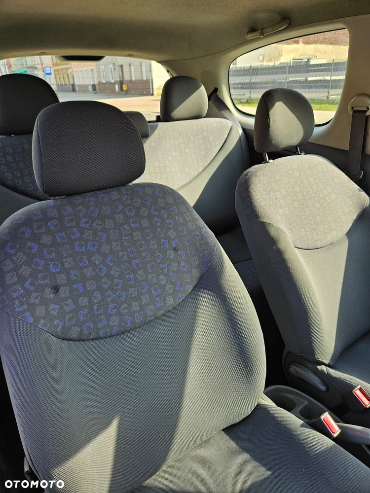 Toyota Yaris 1.0 Base - 11