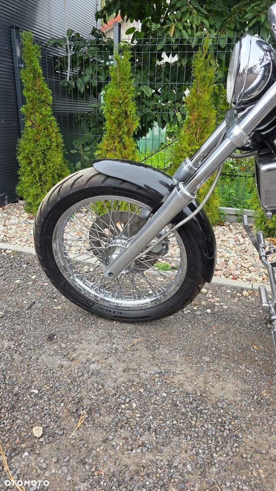 Suzuki Intruder - 13