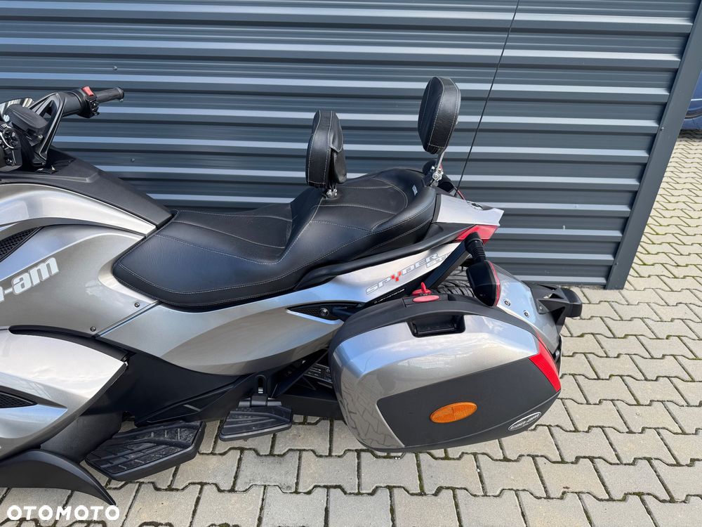 Can-Am Spyder - 10