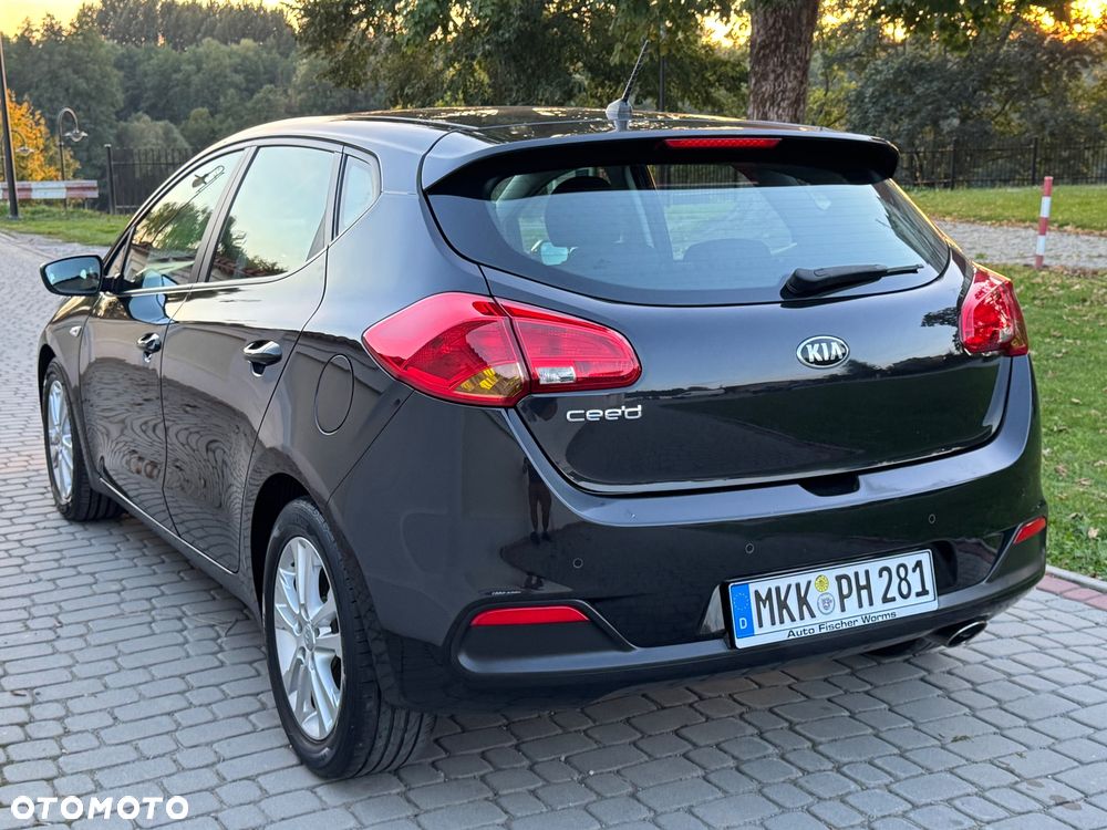 Kia Ceed - 36