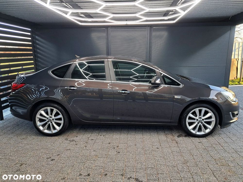 Opel Astra 1.4 Turbo Innovation - 17
