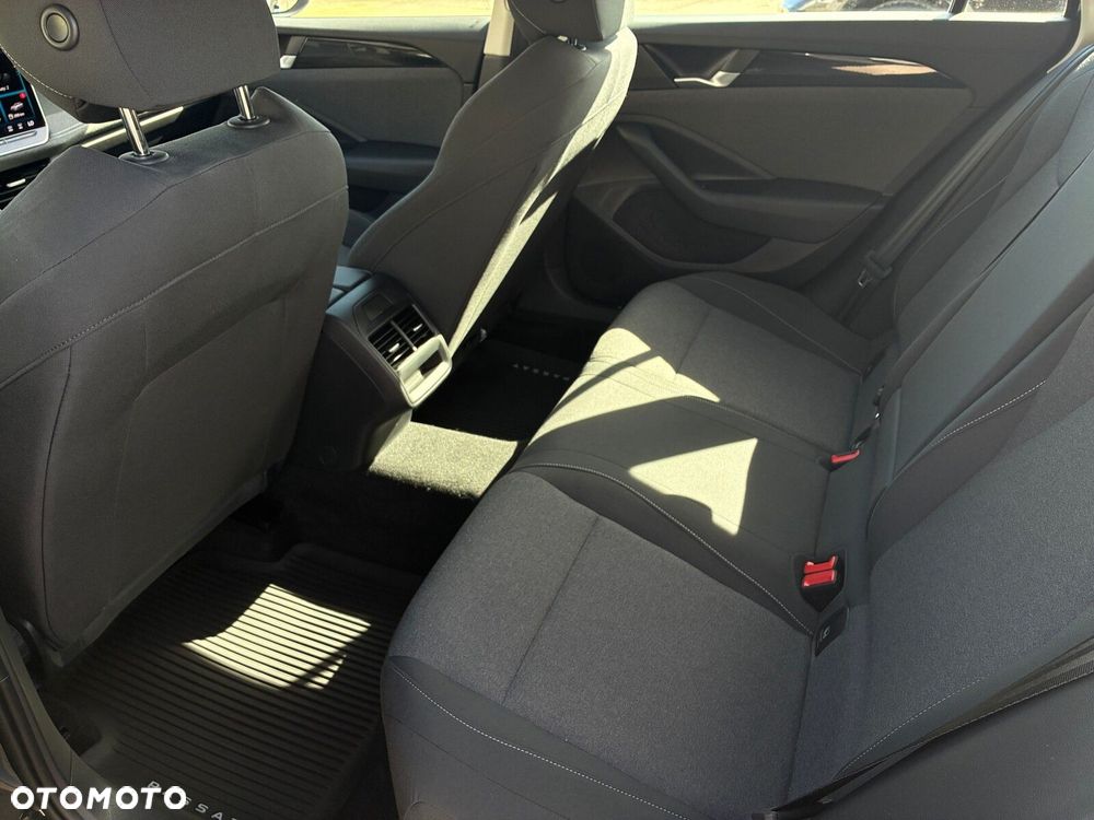 Volkswagen Passat - 24