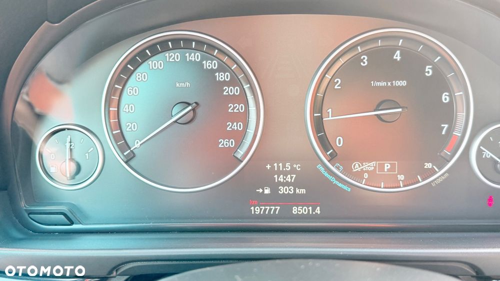 BMW Seria 5 528i xDrive Sport-Aut Luxury Line - 24