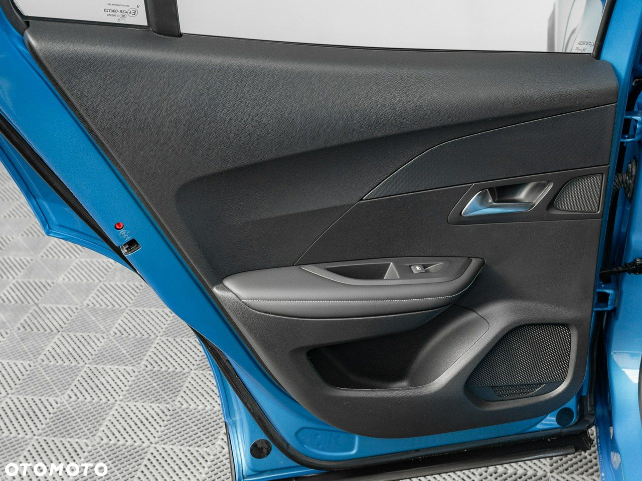 Peugeot 2008 1.2 PureTech Allure S&S EAT8 - 24