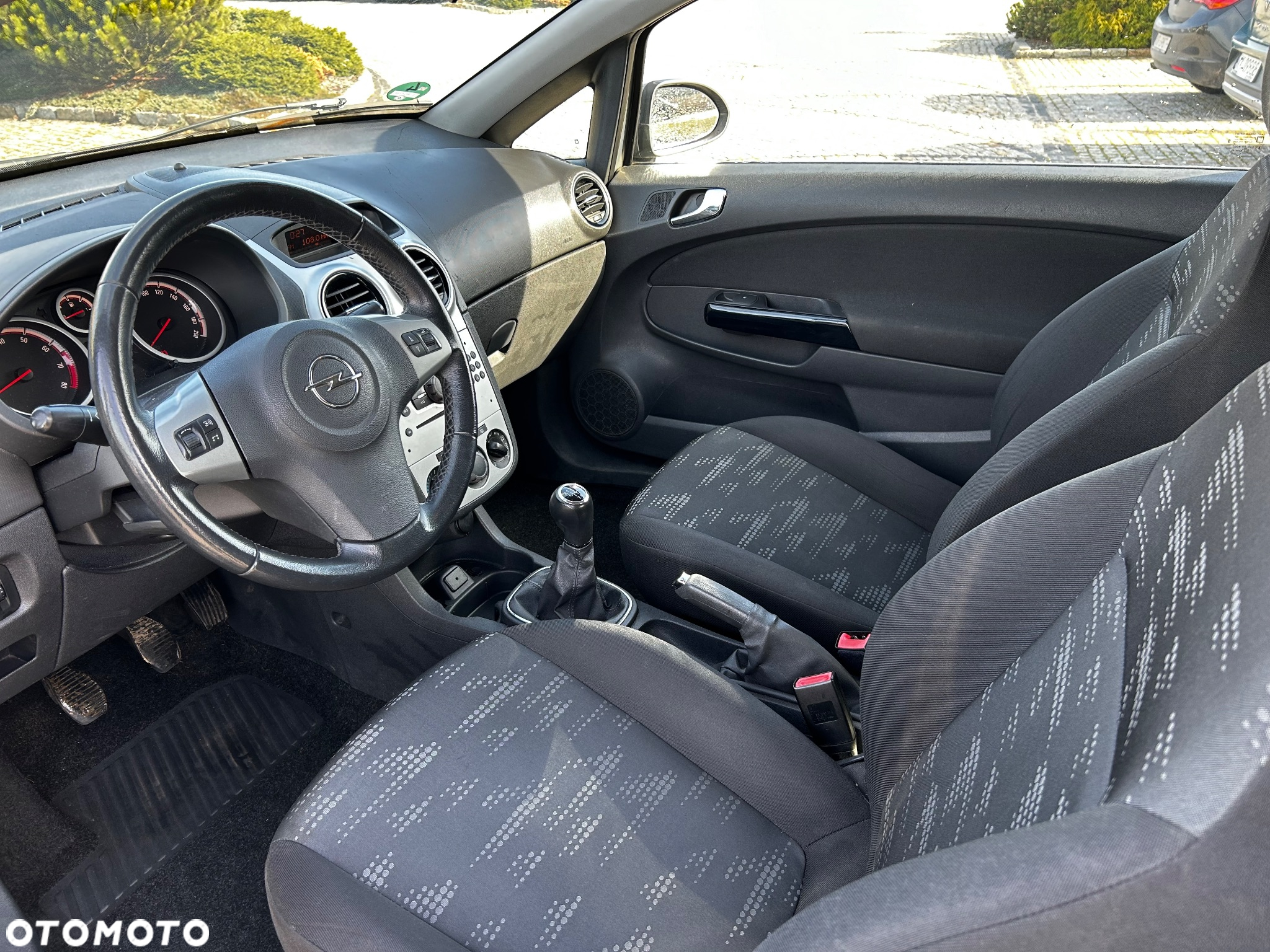 Opel Corsa 1.2 16V Essentia - 9