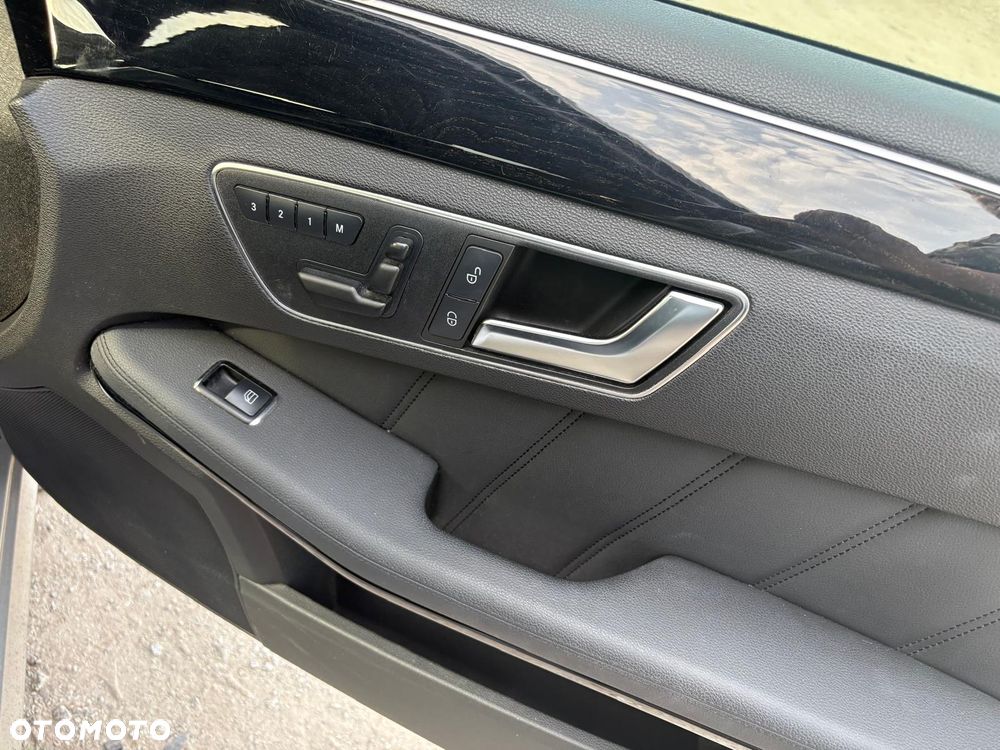 Mercedes-Benz Klasa E 350 CDI DPF BlueEFFICIENCY 7G-TRONIC Avantgarde - 16