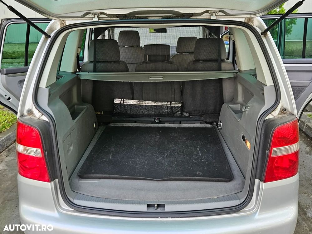 Volkswagen Touran 2.0TDI Highline - 14