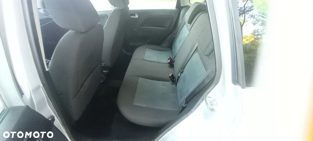 Ford Fiesta - 12