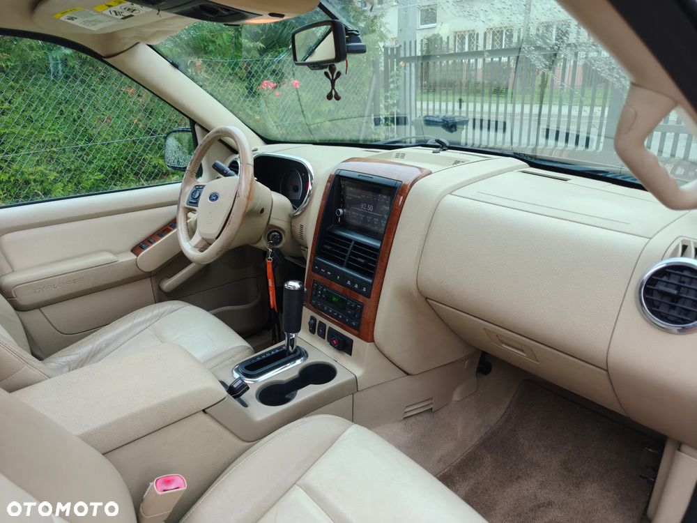 Ford Explorer 4.6 4WD - 21